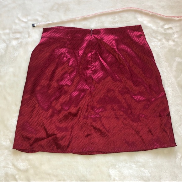 West of Melrose Maroon Zebra Print Ruched Satin Mini Skirt Size Small - Picture 5 of 10